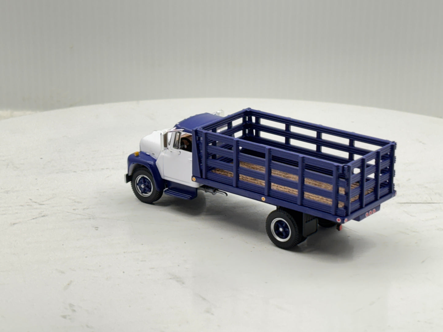 1/64 International Loadster Purple Stake