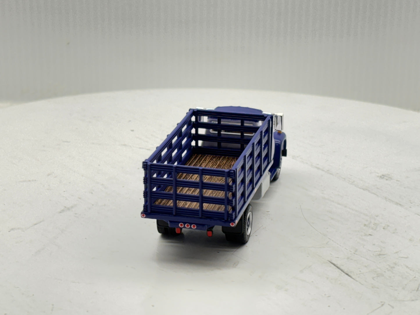 1/64 International Loadster Purple Stake
