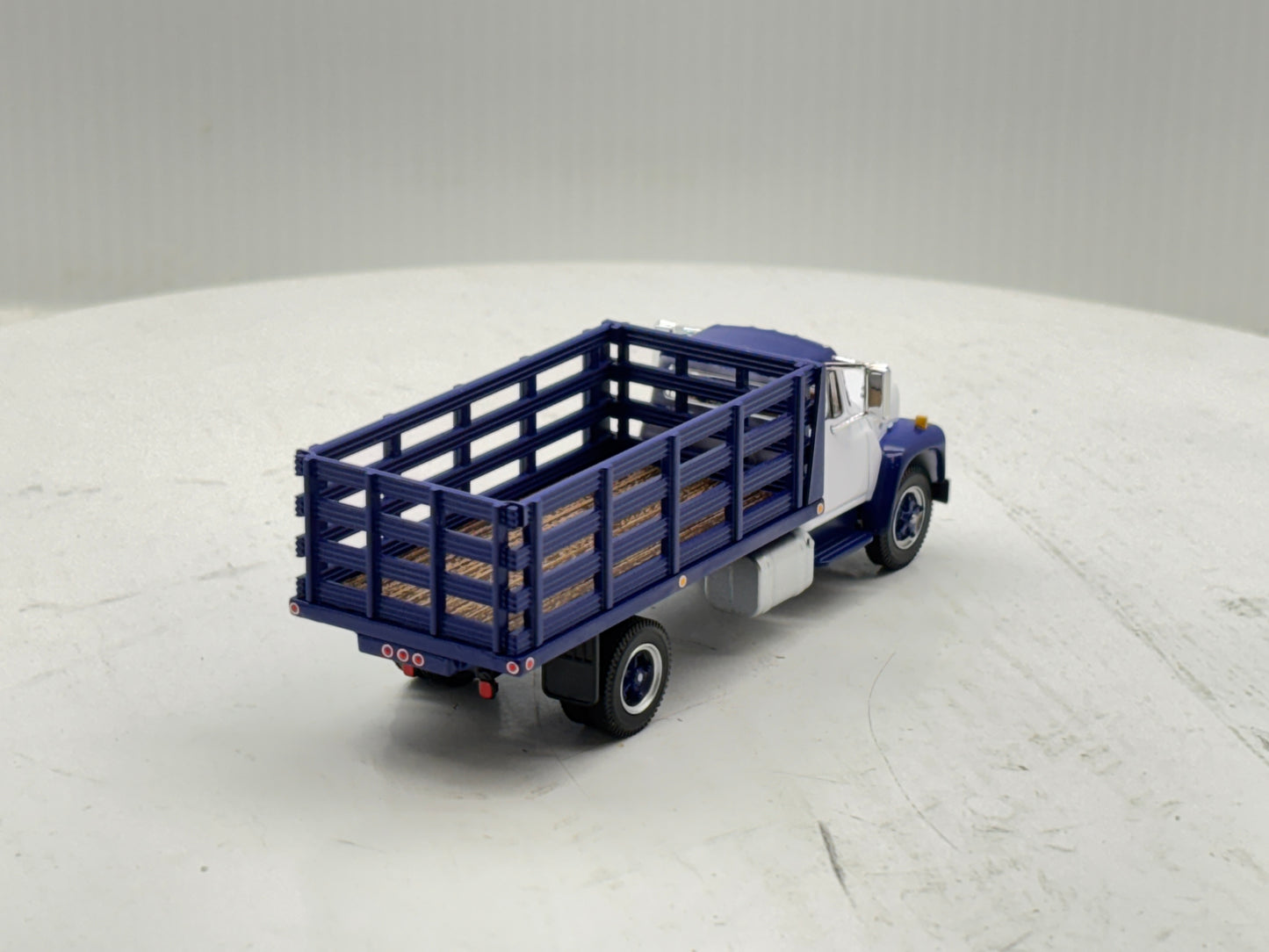 1/64 International Loadster Purple Stake