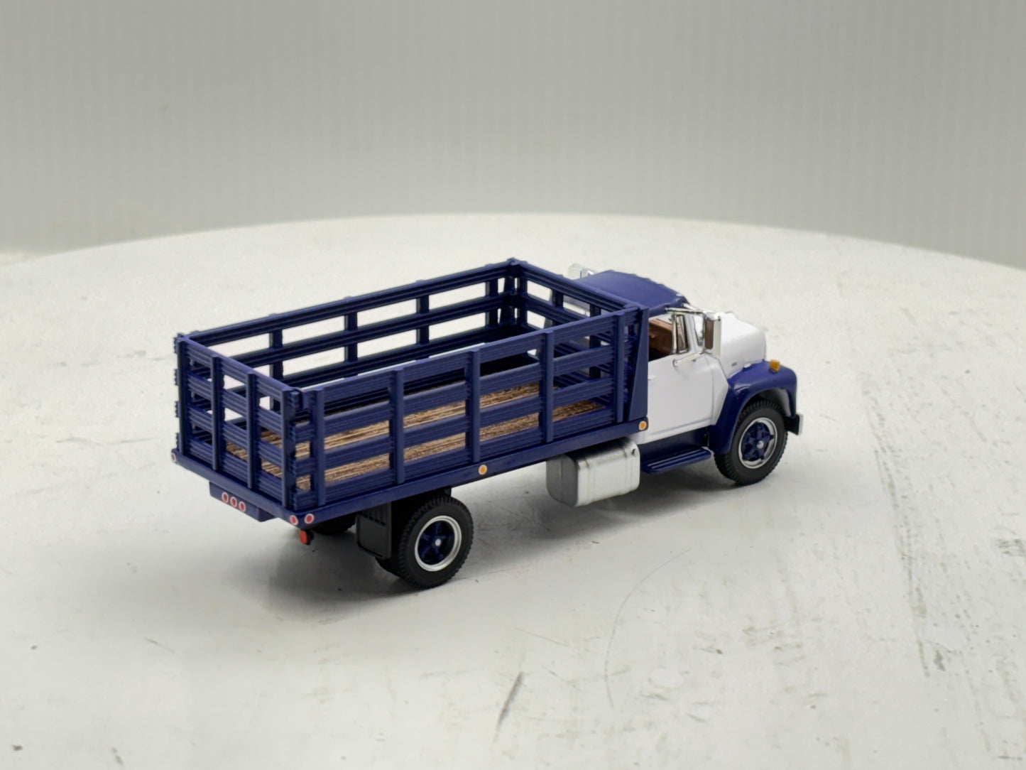 1/64 International Loadster Purple Stake