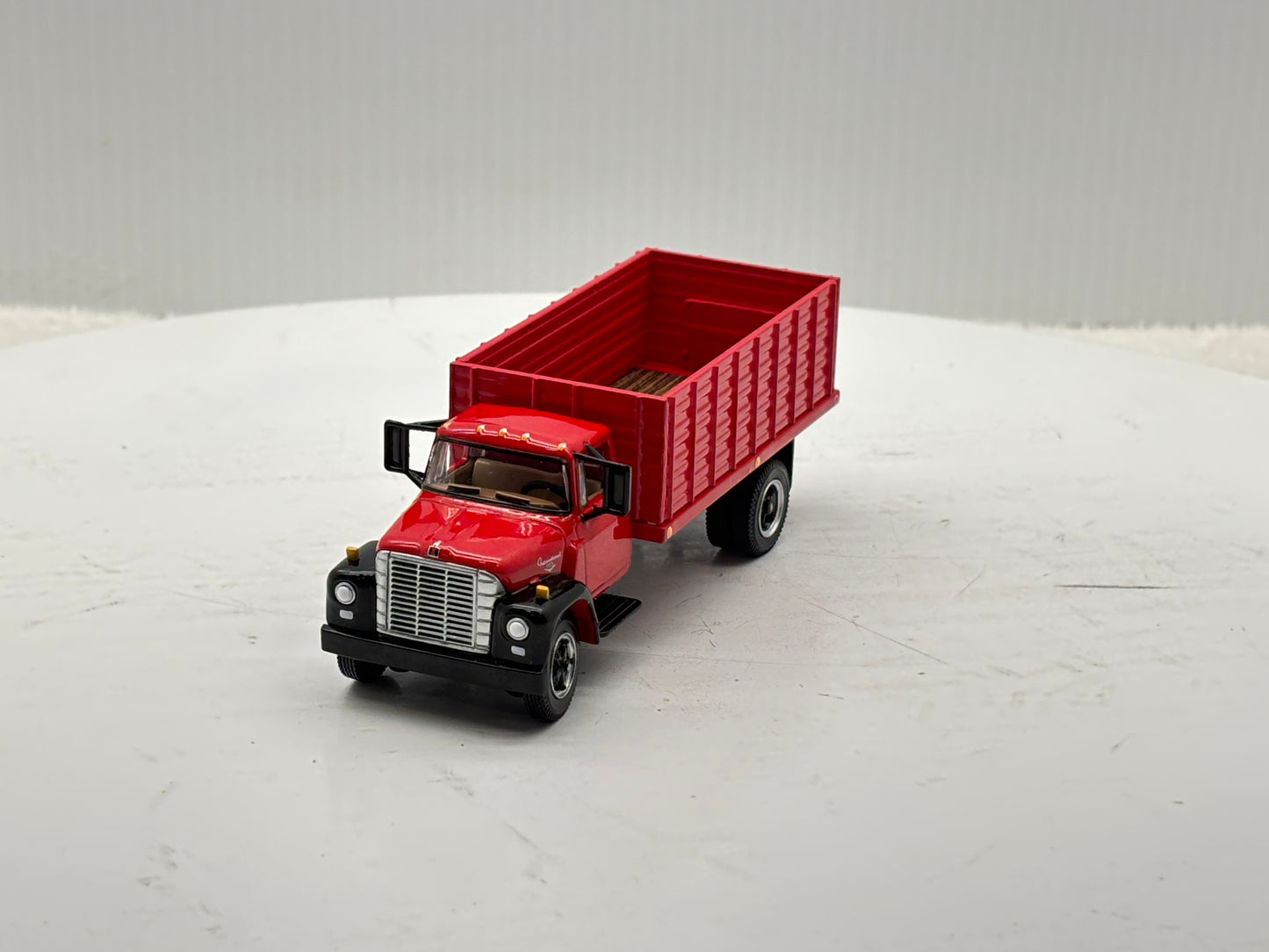 1/64 International Loadstar Red