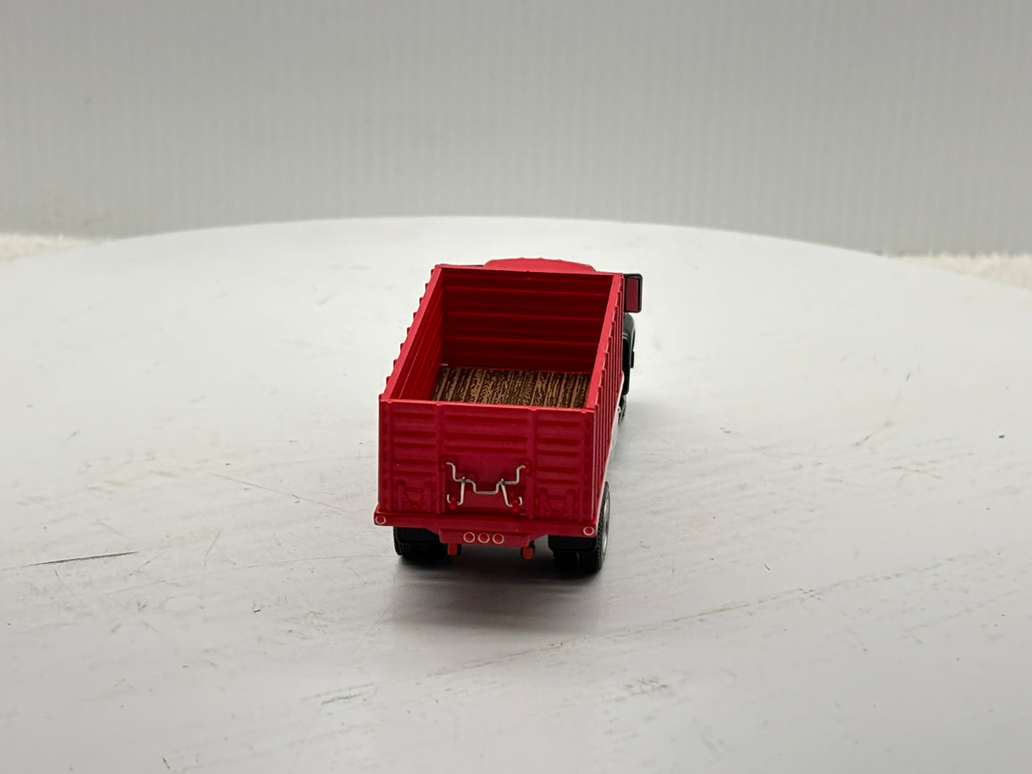 1/64 International Loadstar Red