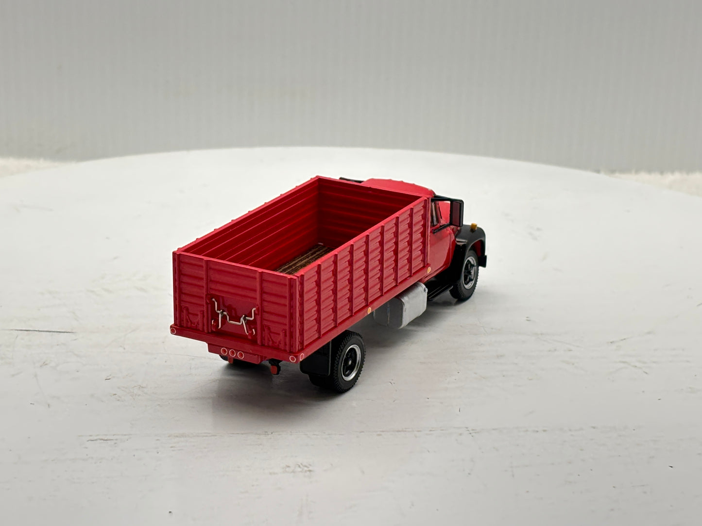 1/64 International Loadstar Red