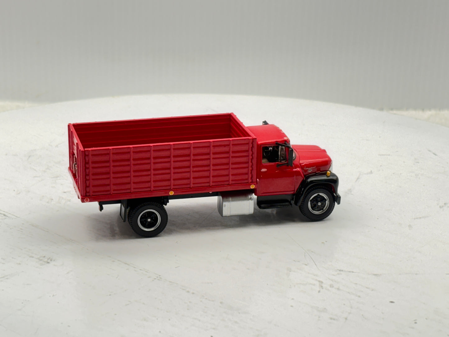 1/64 International Loadstar Red