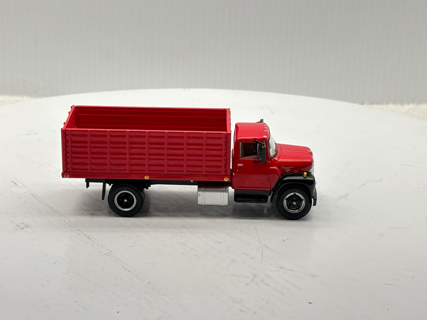 1/64 International Loadstar Red