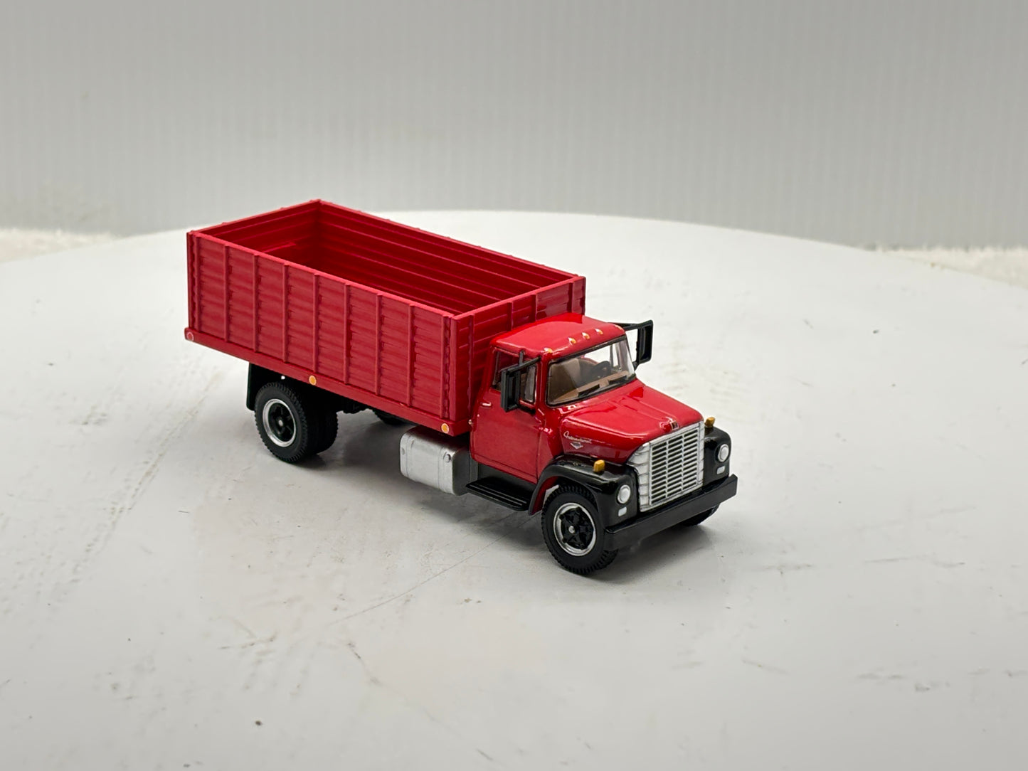 1/64 International Loadstar Red
