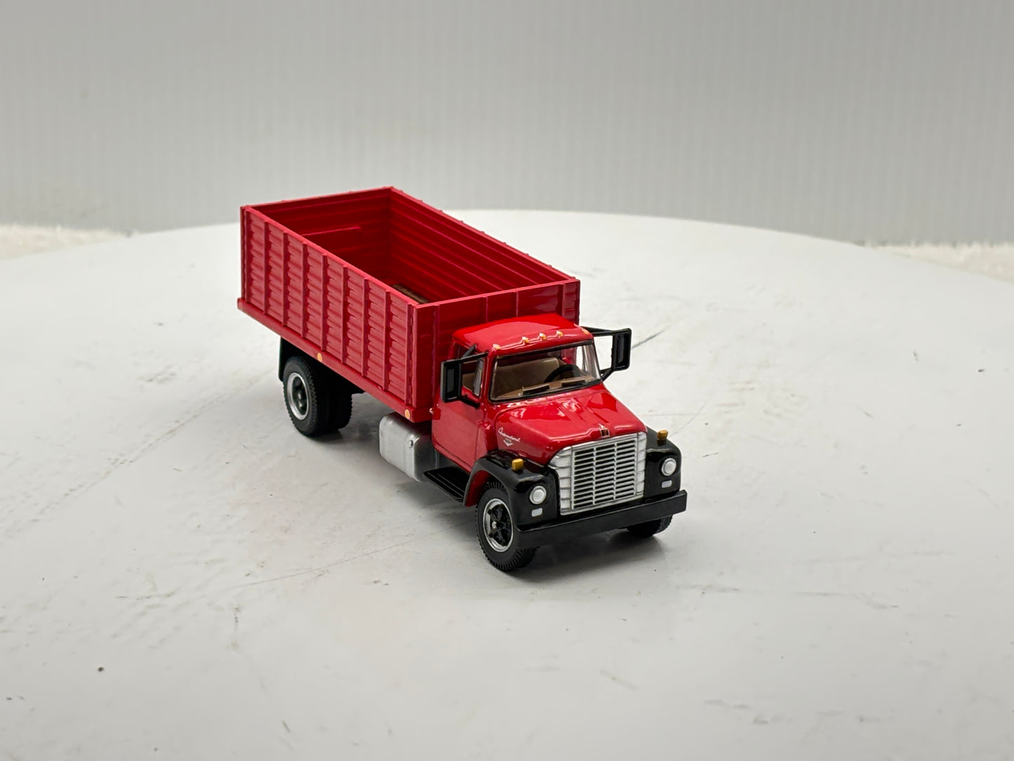 1/64 International Loadstar Red
