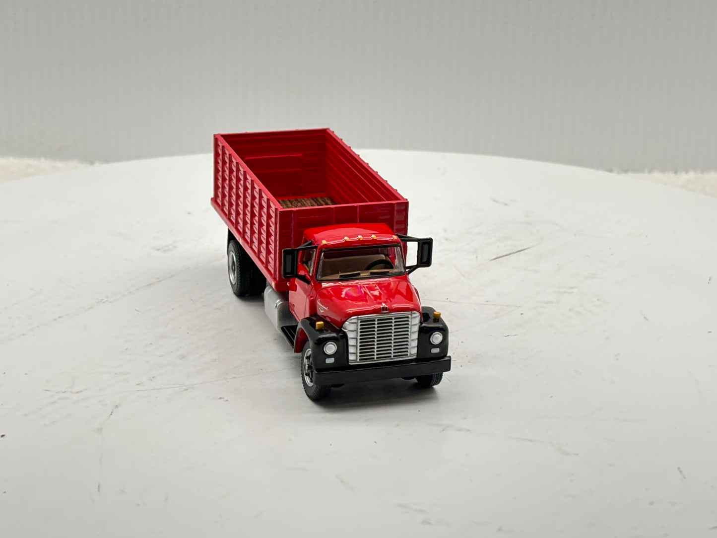 1/64 International Loadstar Red