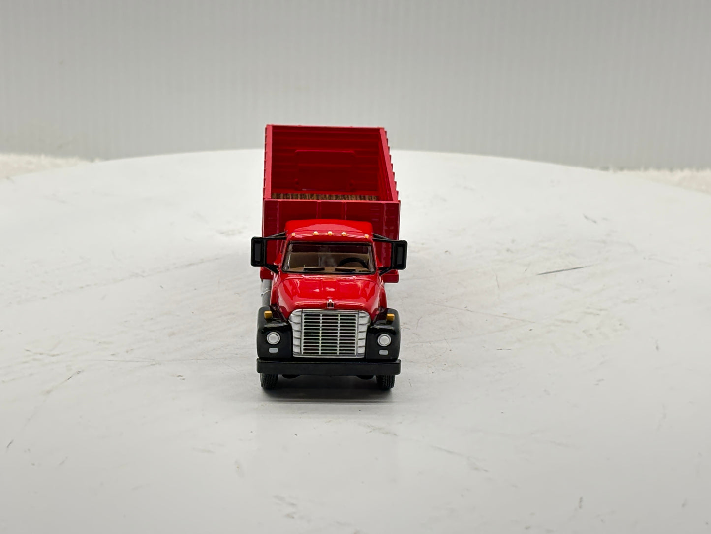1/64 International Loadstar Red