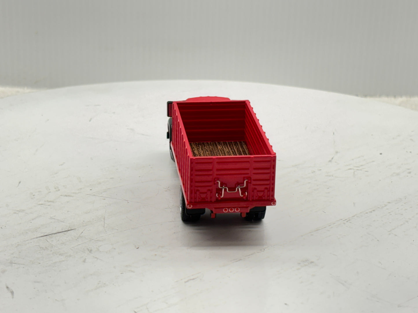 1/64 International Loadstar Red