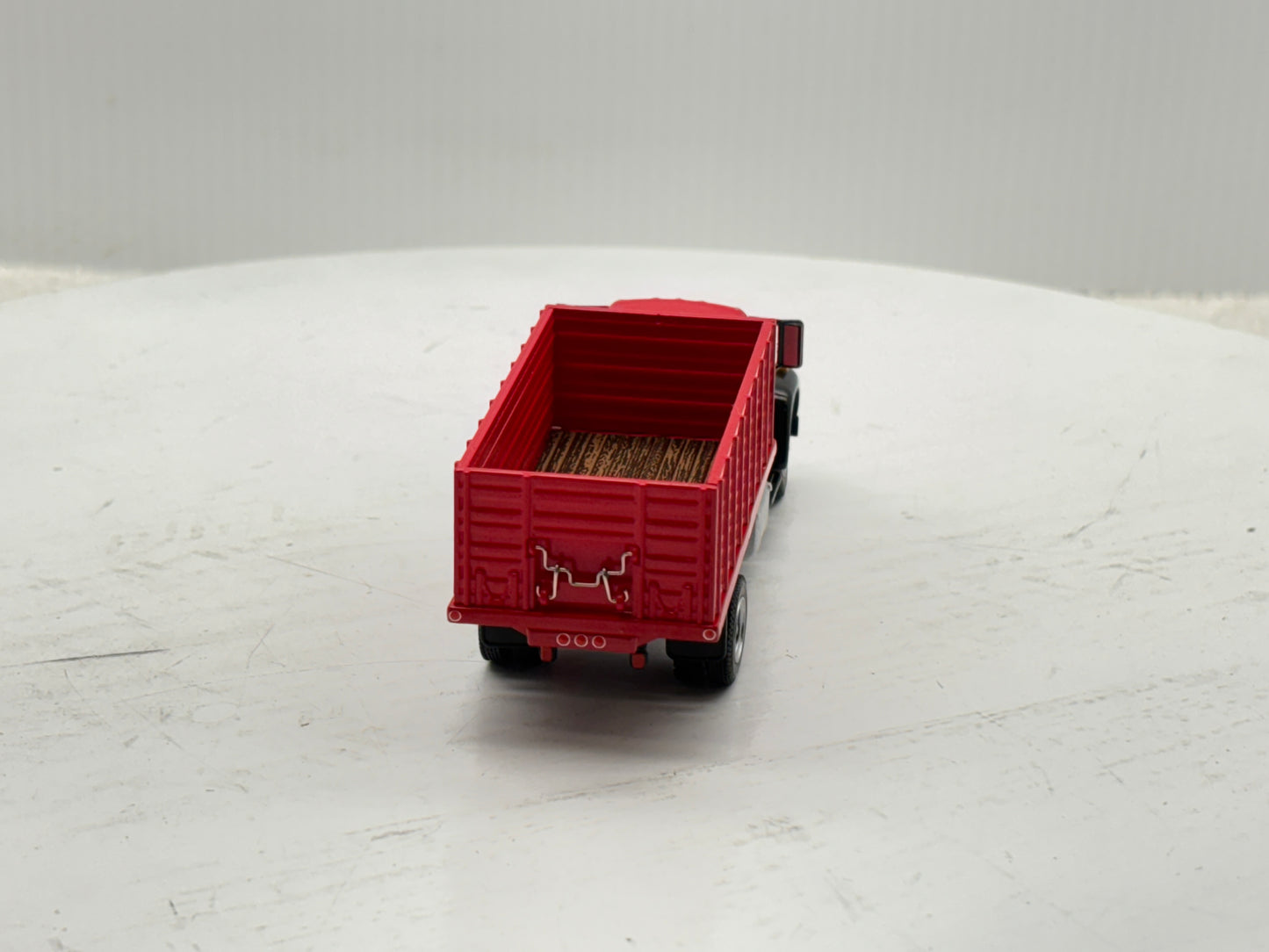 1/64 International Loadstar Red