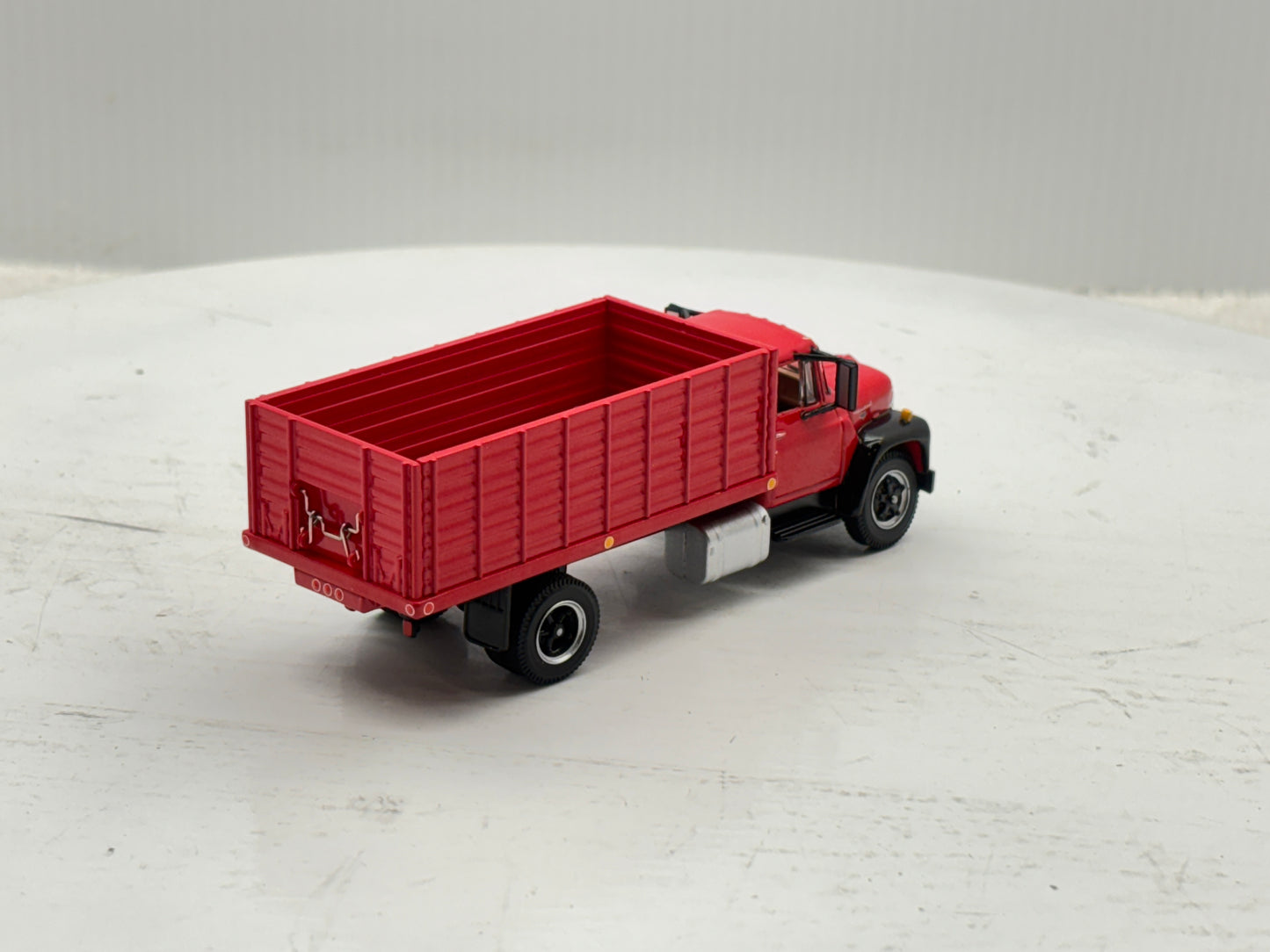 1/64 International Loadstar Red