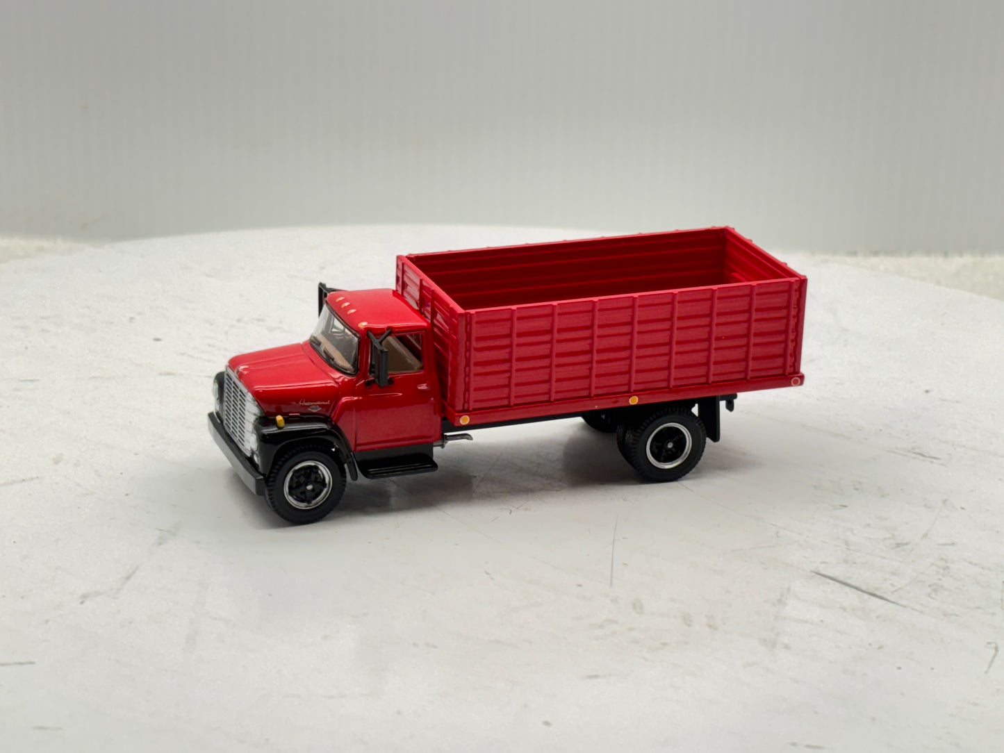 1/64 International Loadstar Red