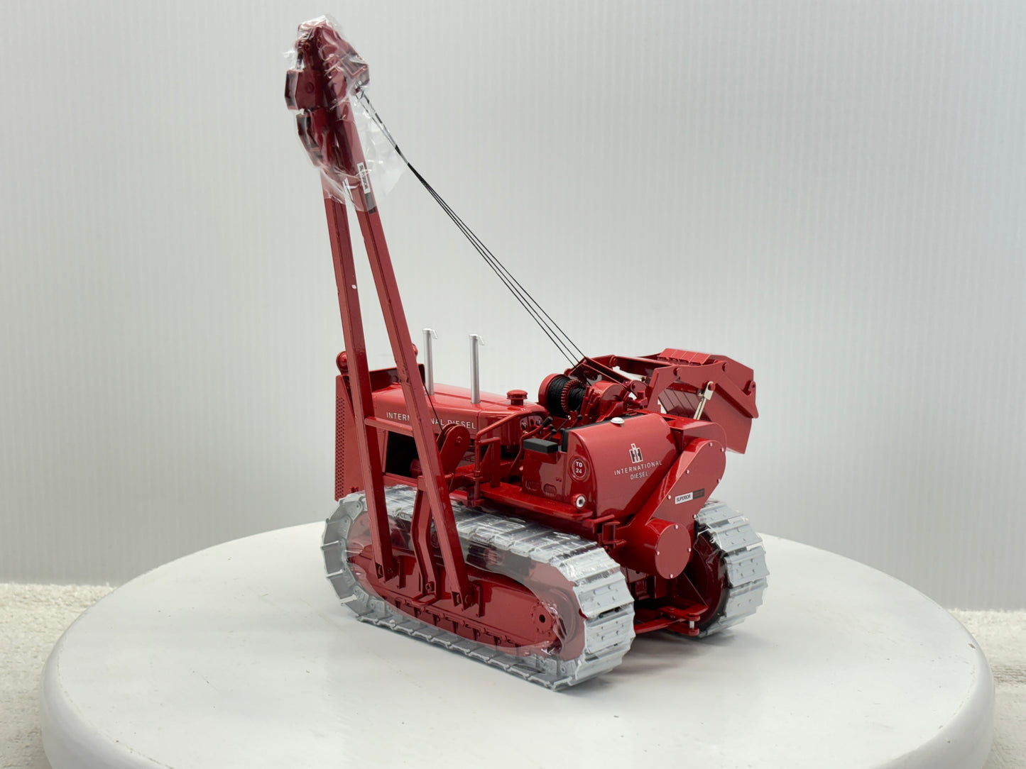 1/25 International TD-24 Pipe Layer