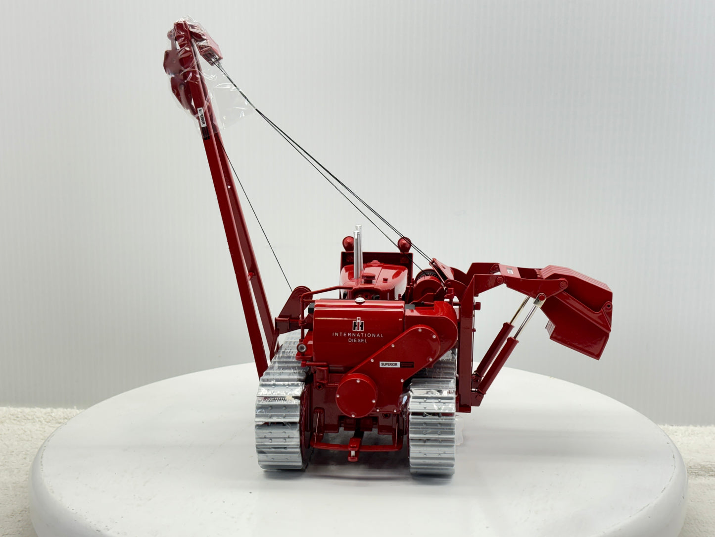 1/25 International TD-24 Pipe Layer