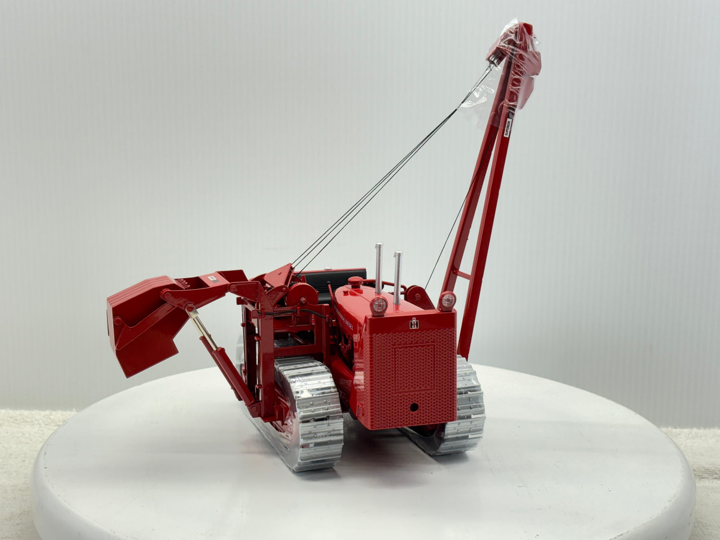1/25 International TD-24 Pipe Layer