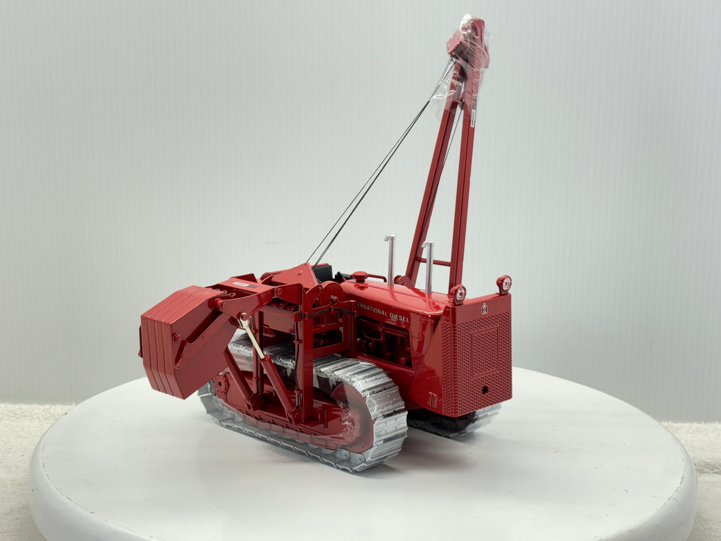 1/25 International TD-24 Pipe Layer