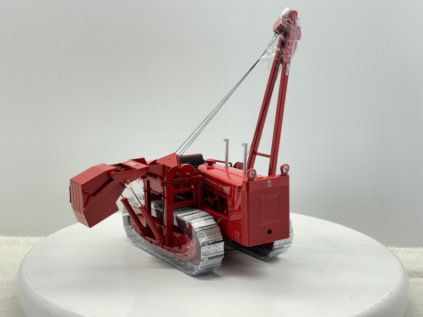 1/25 International TD-24 Pipe Layer