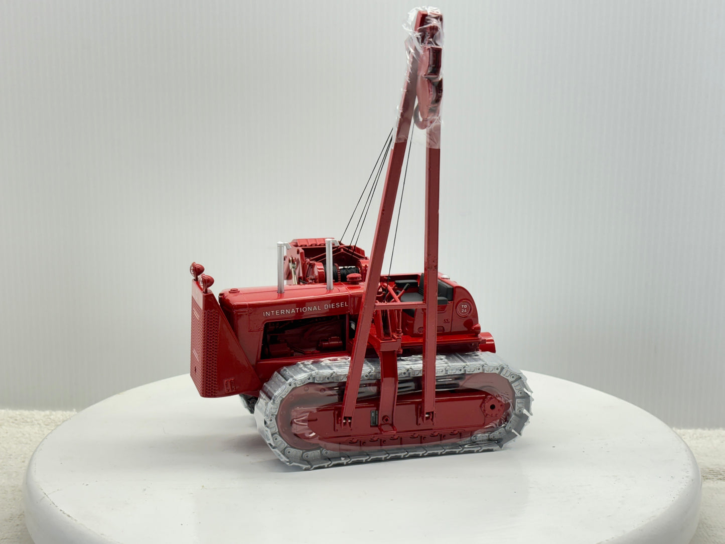 1/25 International TD-24 Pipe Layer