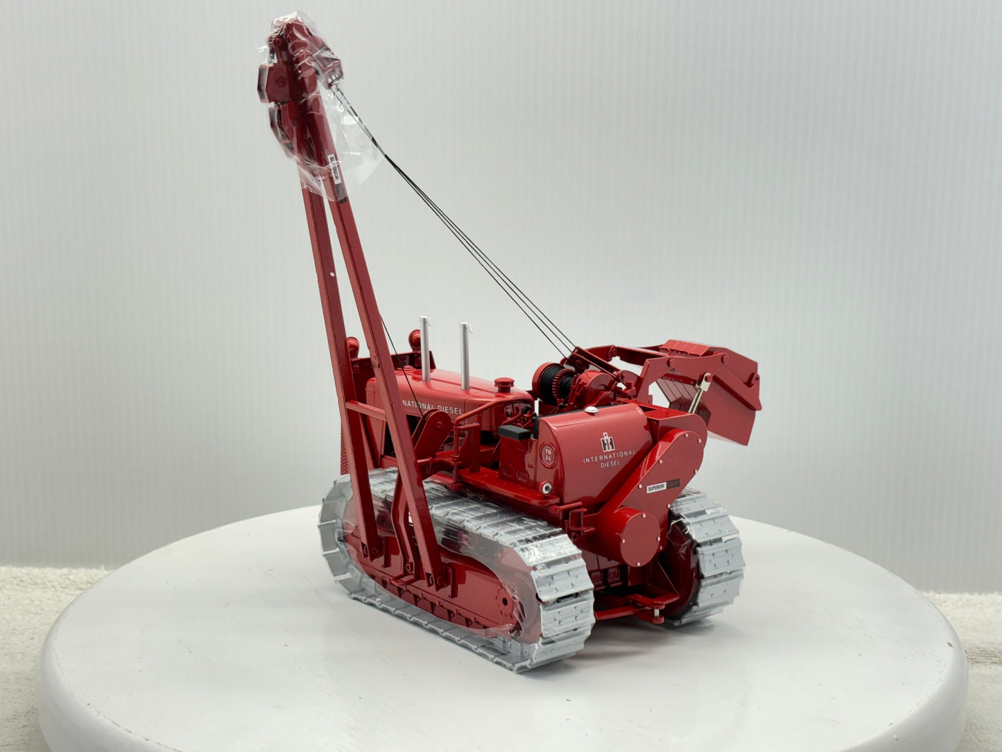 1/25 International TD-24 Pipe Layer