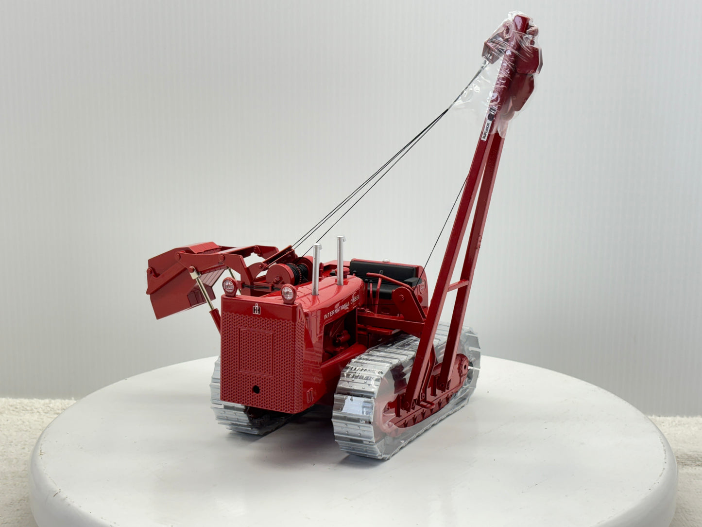 1/25 International TD-24 Pipe Layer