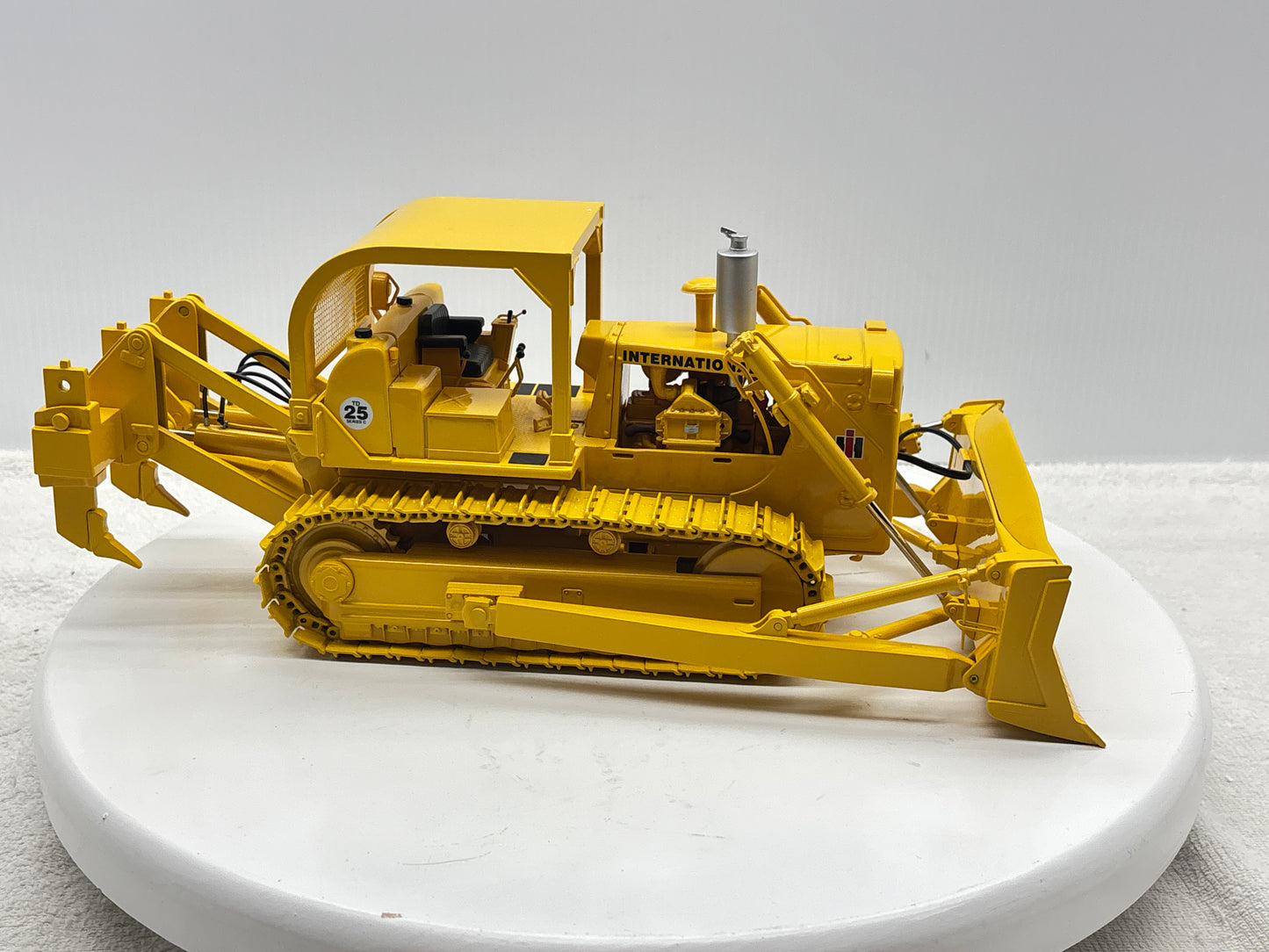 1/25 International TD-25