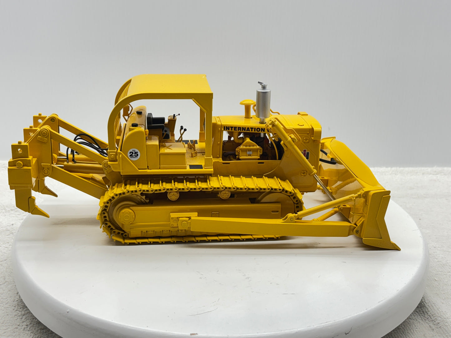 1/25 International TD-25