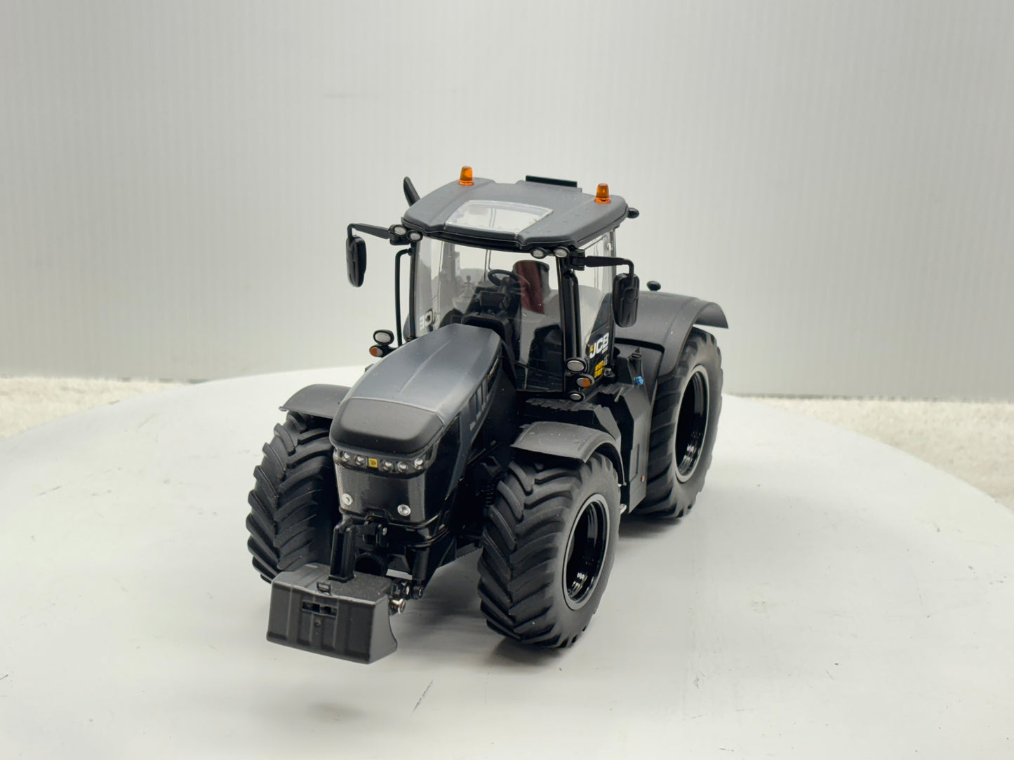 1/32 JCB 8330 Black Stealth