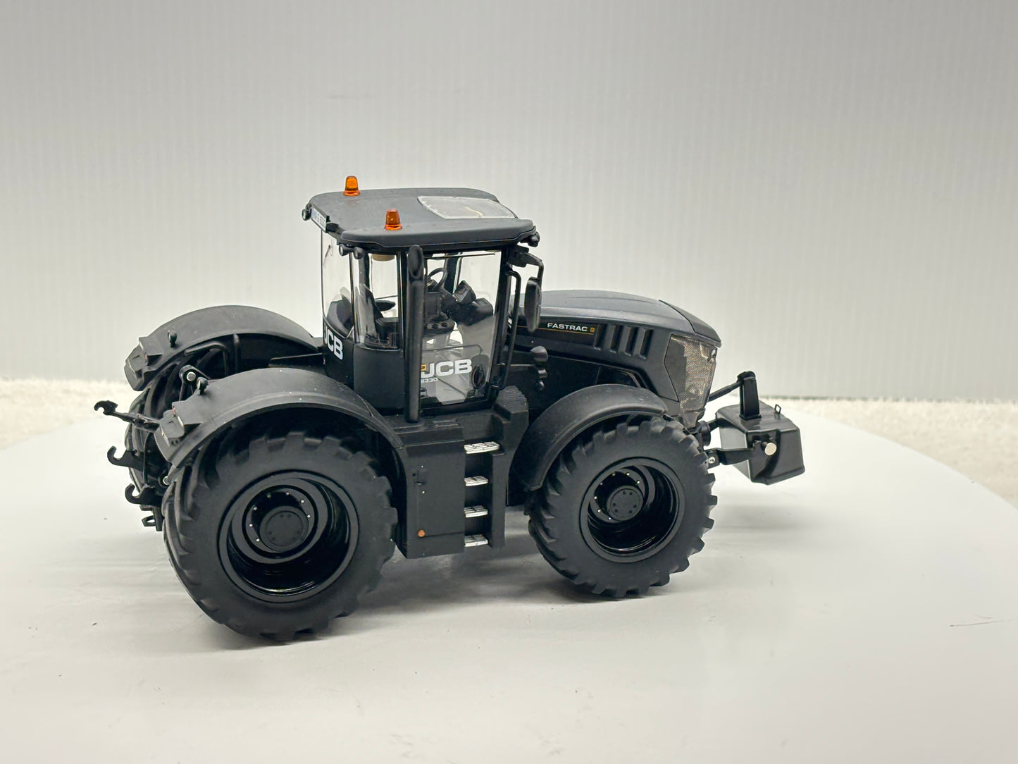 1/32 JCB 8330 Black Stealth