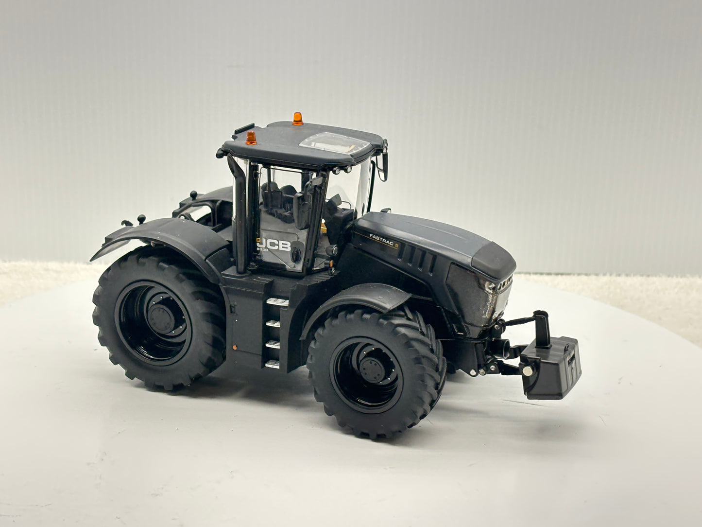1/32 JCB 8330 Black Stealth