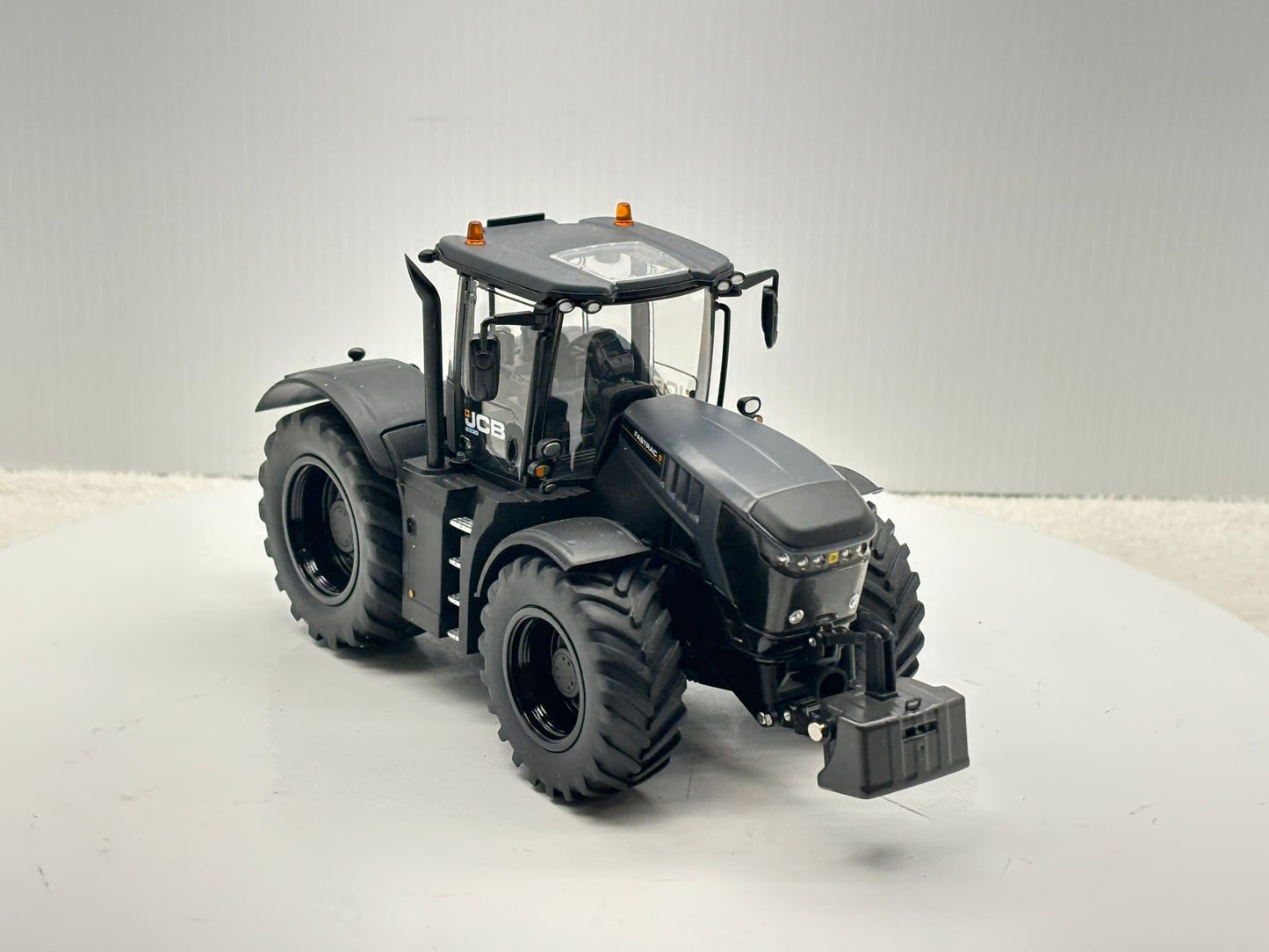 1/32 JCB 8330 Black Stealth
