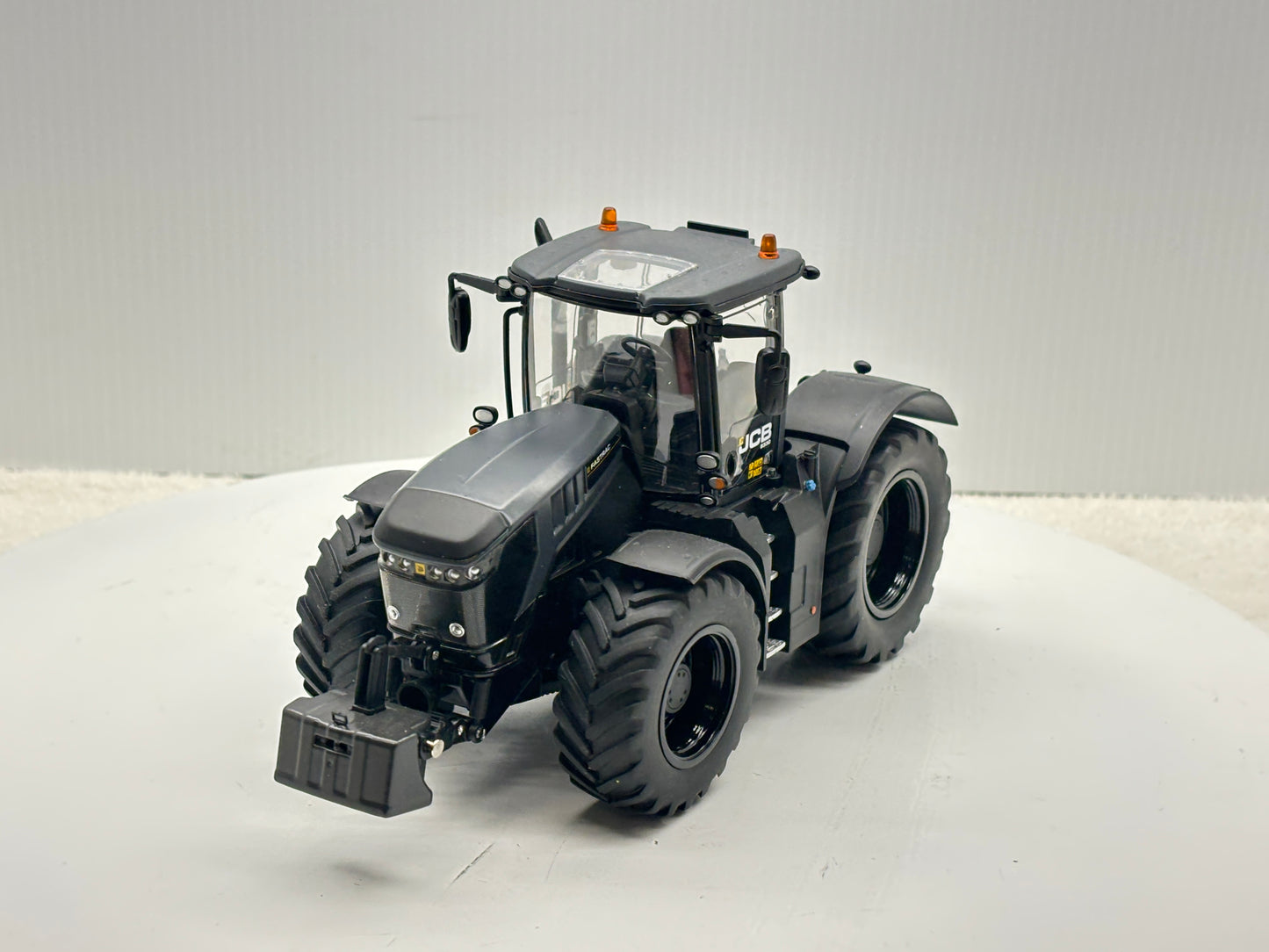 1/32 JCB 8330 Black Stealth