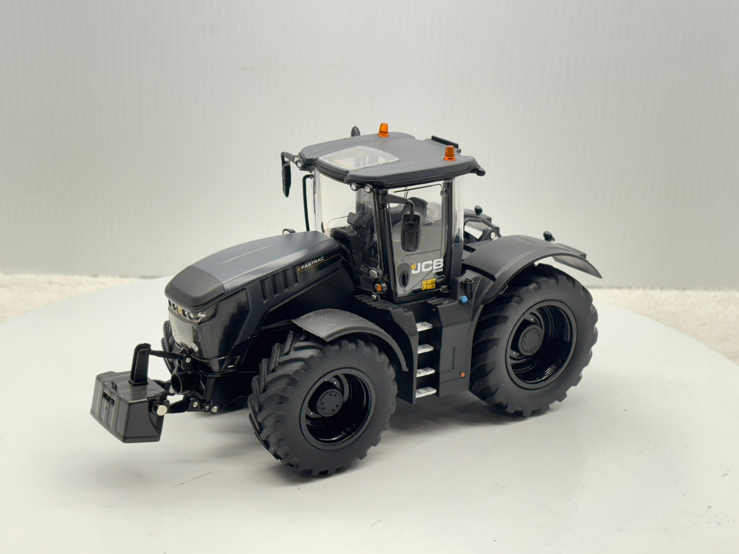 1/32 JCB 8330 Black Stealth