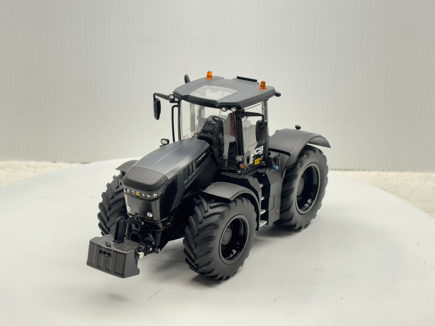1/32 JCB 8330 Black Stealth