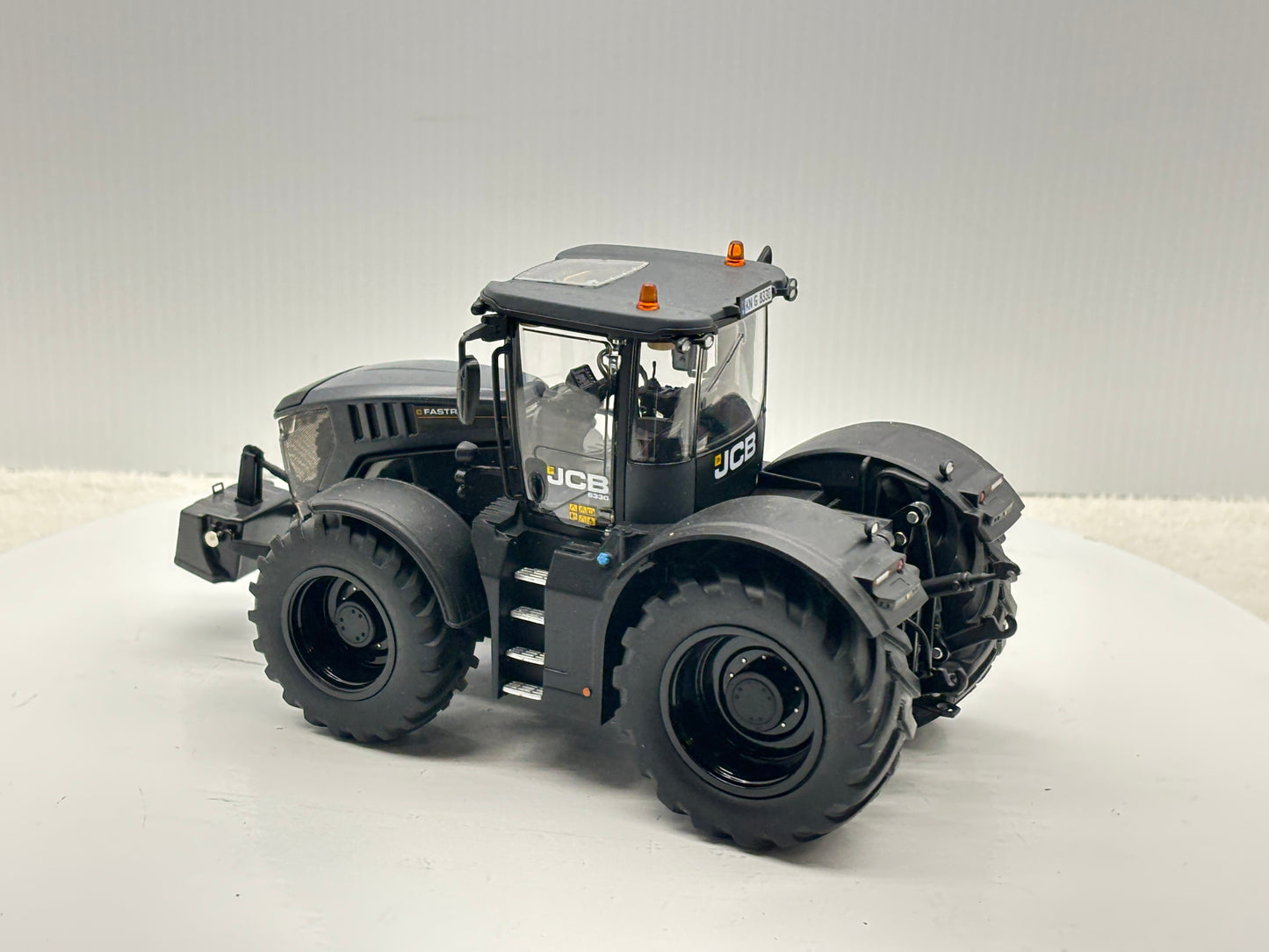 1/32 JCB 8330 Black Stealth