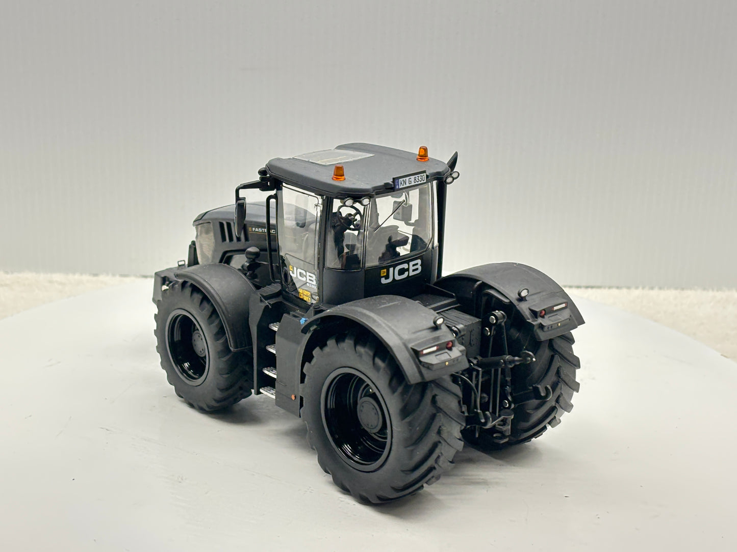 1/32 JCB 8330 Black Stealth