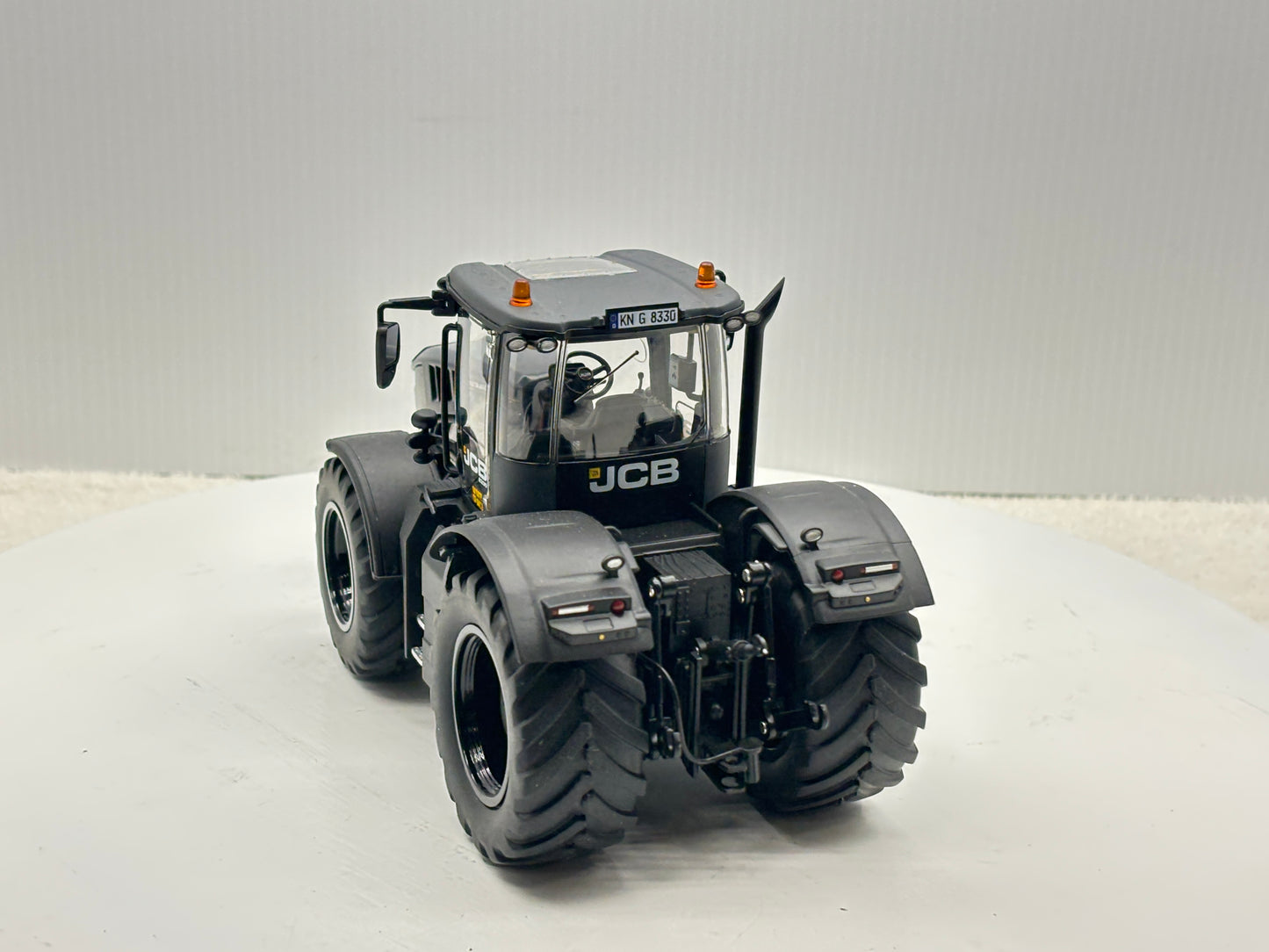 1/32 JCB 8330 Black Stealth