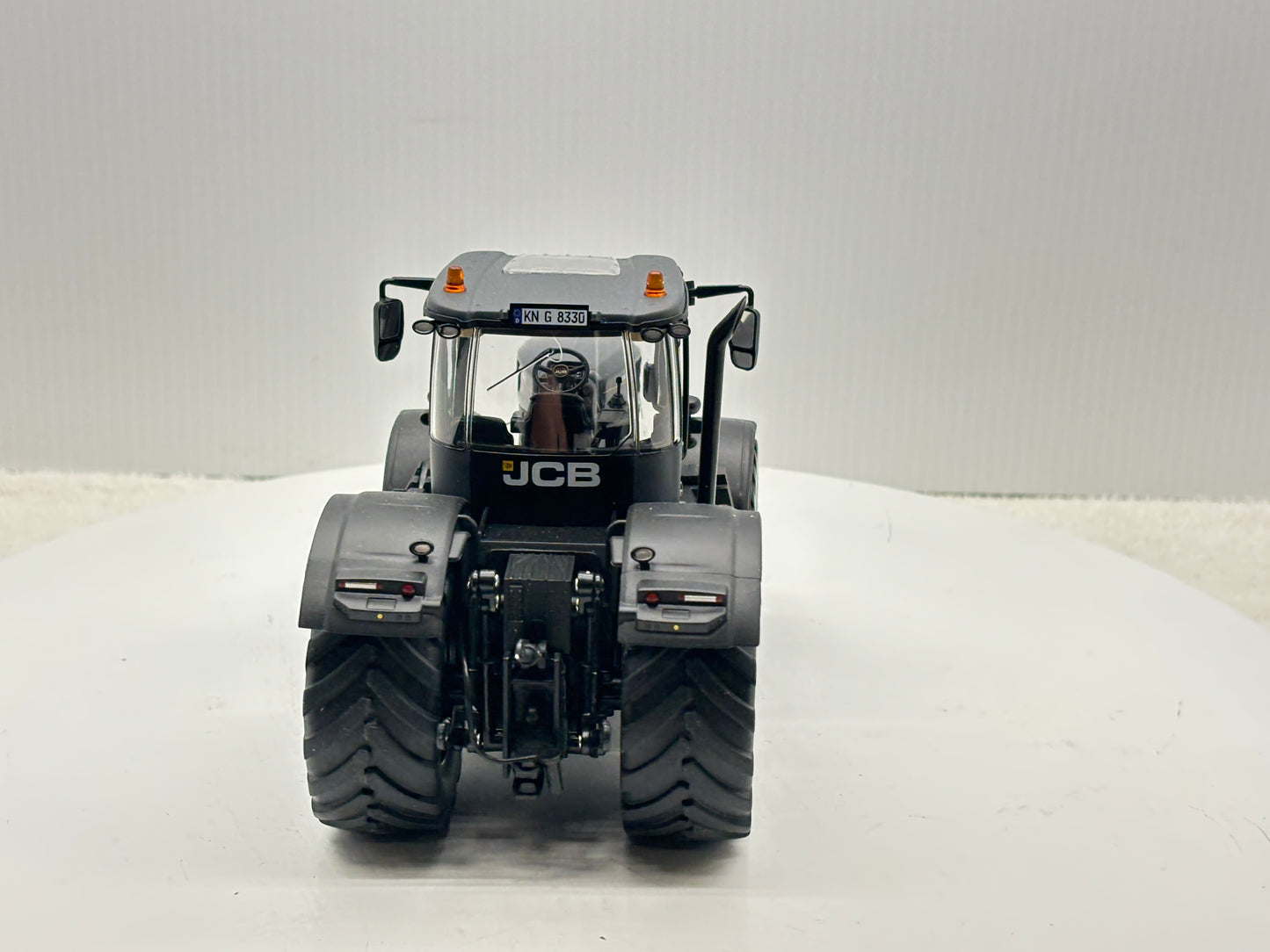 1/32 JCB 8330 Black Stealth
