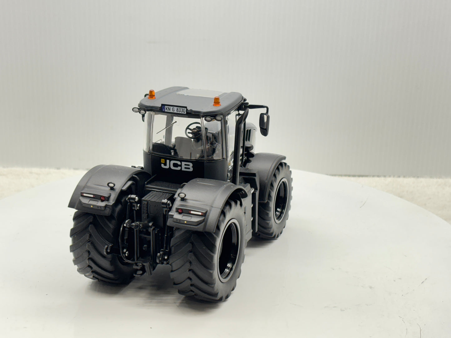 1/32 JCB 8330 Black Stealth
