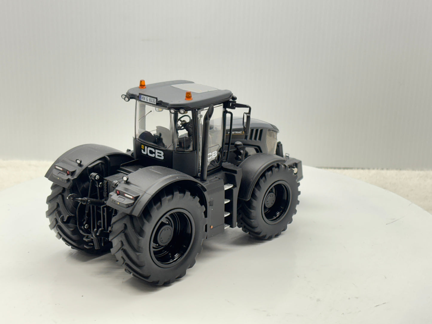 1/32 JCB 8330 Black Stealth