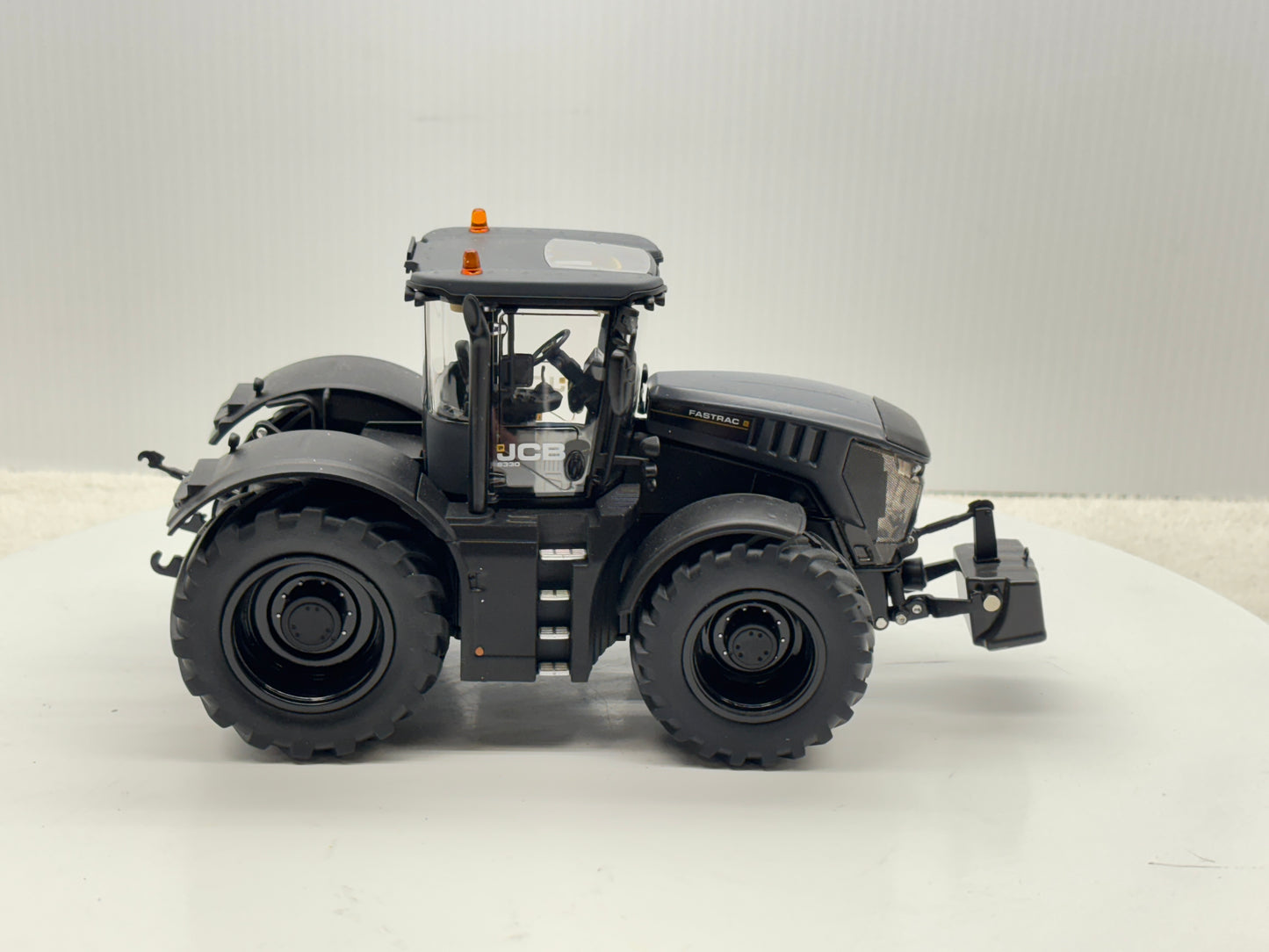 1/32 JCB 8330 Black Stealth