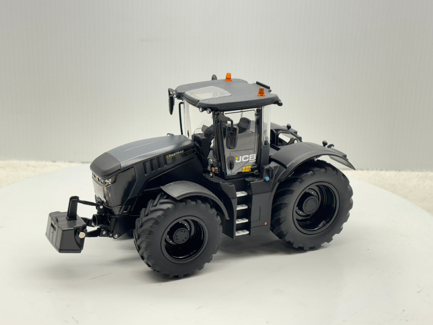 1/32 JCB 8330 Black Stealth