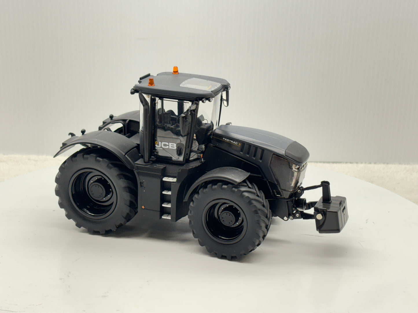 1/32 JCB 8330 Black Stealth