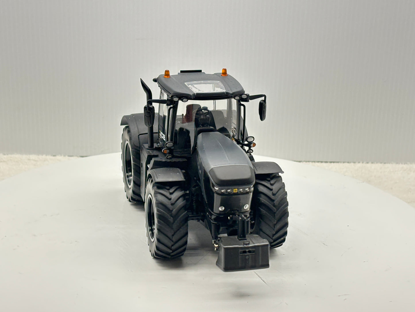 1/32 JCB 8330 Black Stealth