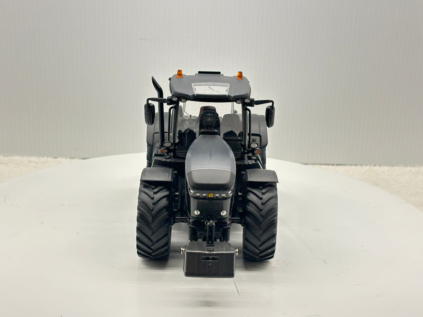 1/32 JCB 8330 Black Stealth