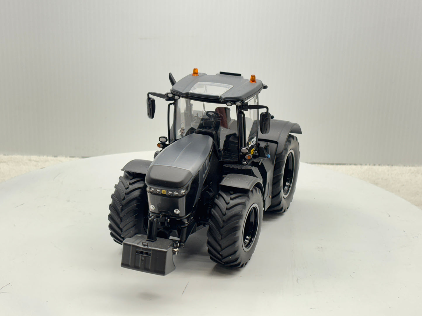 1/32 JCB 8330 Black Stealth