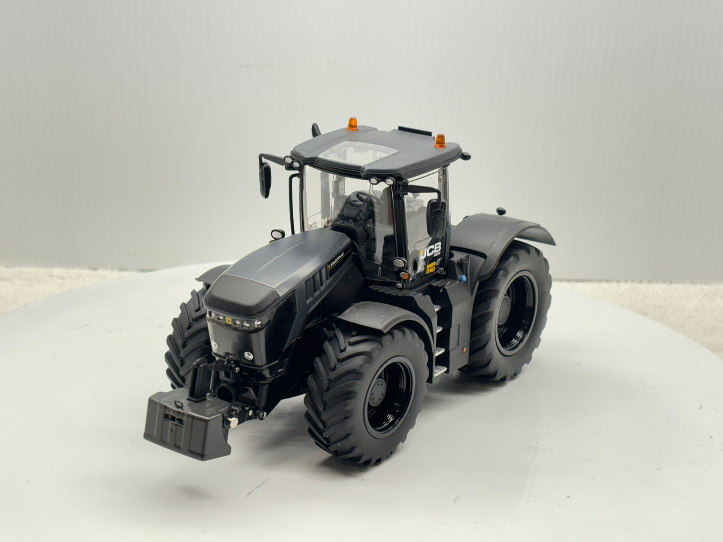 1/32 JCB 8330 Black Stealth
