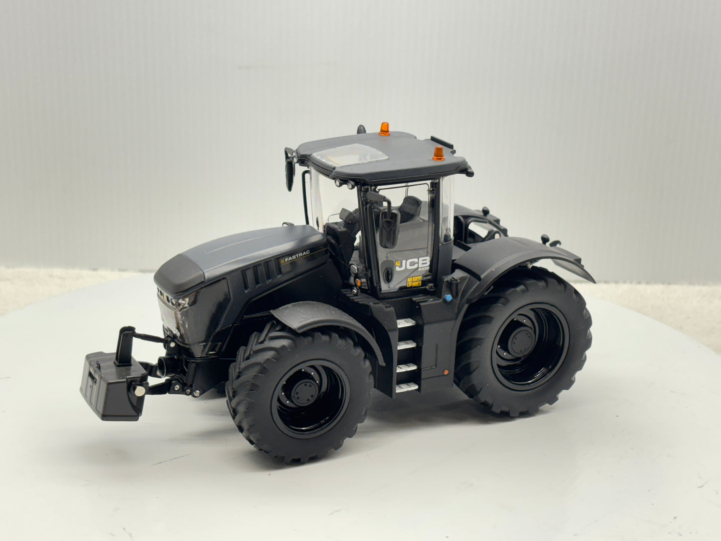 1/32 JCB 8330 Black Stealth