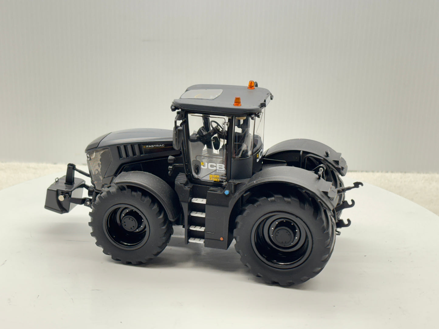 1/32 JCB 8330 Black Stealth