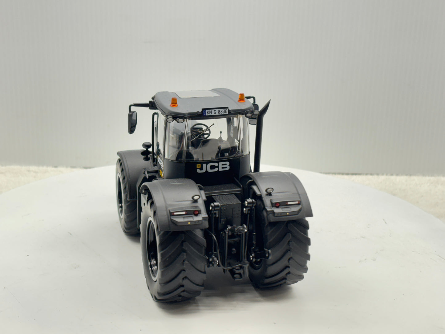 1/32 JCB 8330 Black Stealth